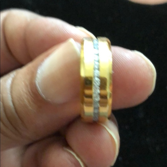 Ring - Picture 3 of 4